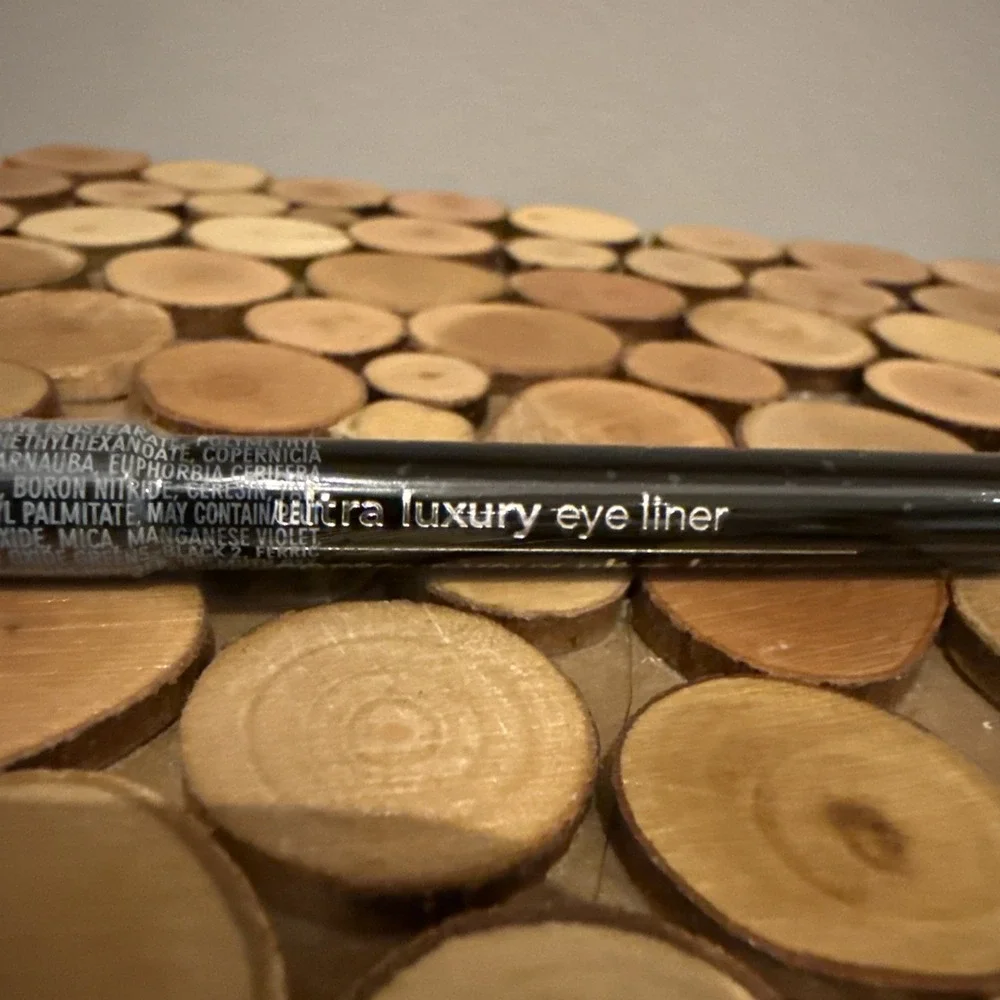 Avon Ultra Luxury Eye Liner Pencil - Eggplant SEALED‎